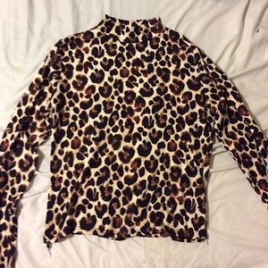 Cheetah print long sleeve crop top